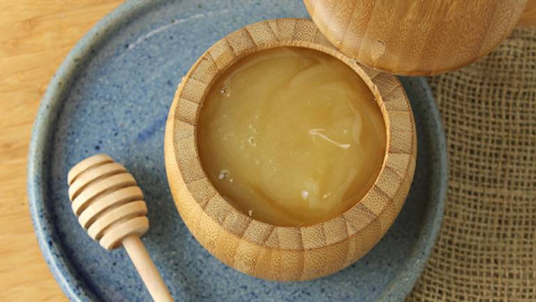 3 Pași Simpli pentru a Decristaliza Mierea