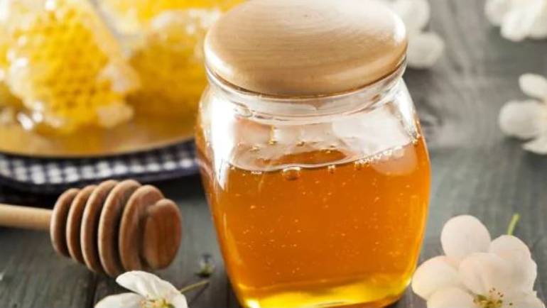 De ce fermentează uneori mierea?